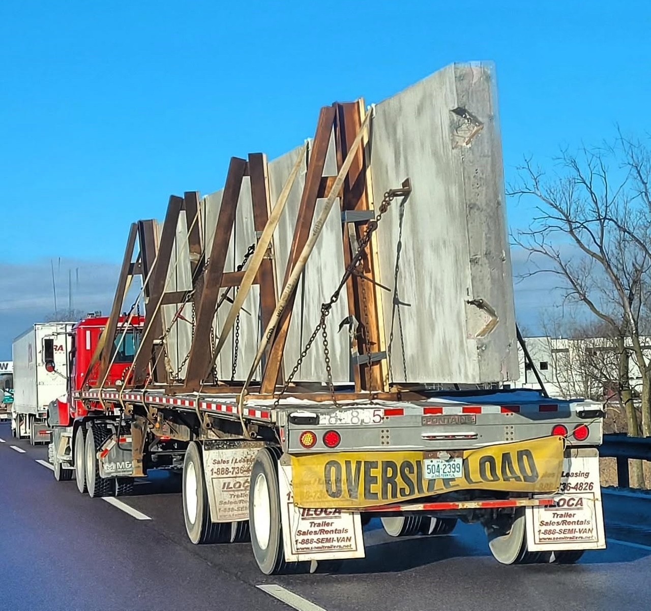 ILoca Flatbed with chains and straps