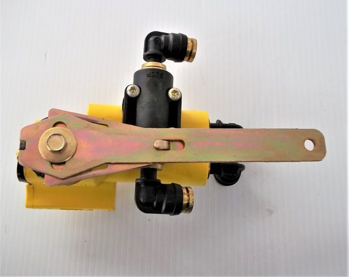 Holland CBX40 Height Control Valve 90560152 - Image 5