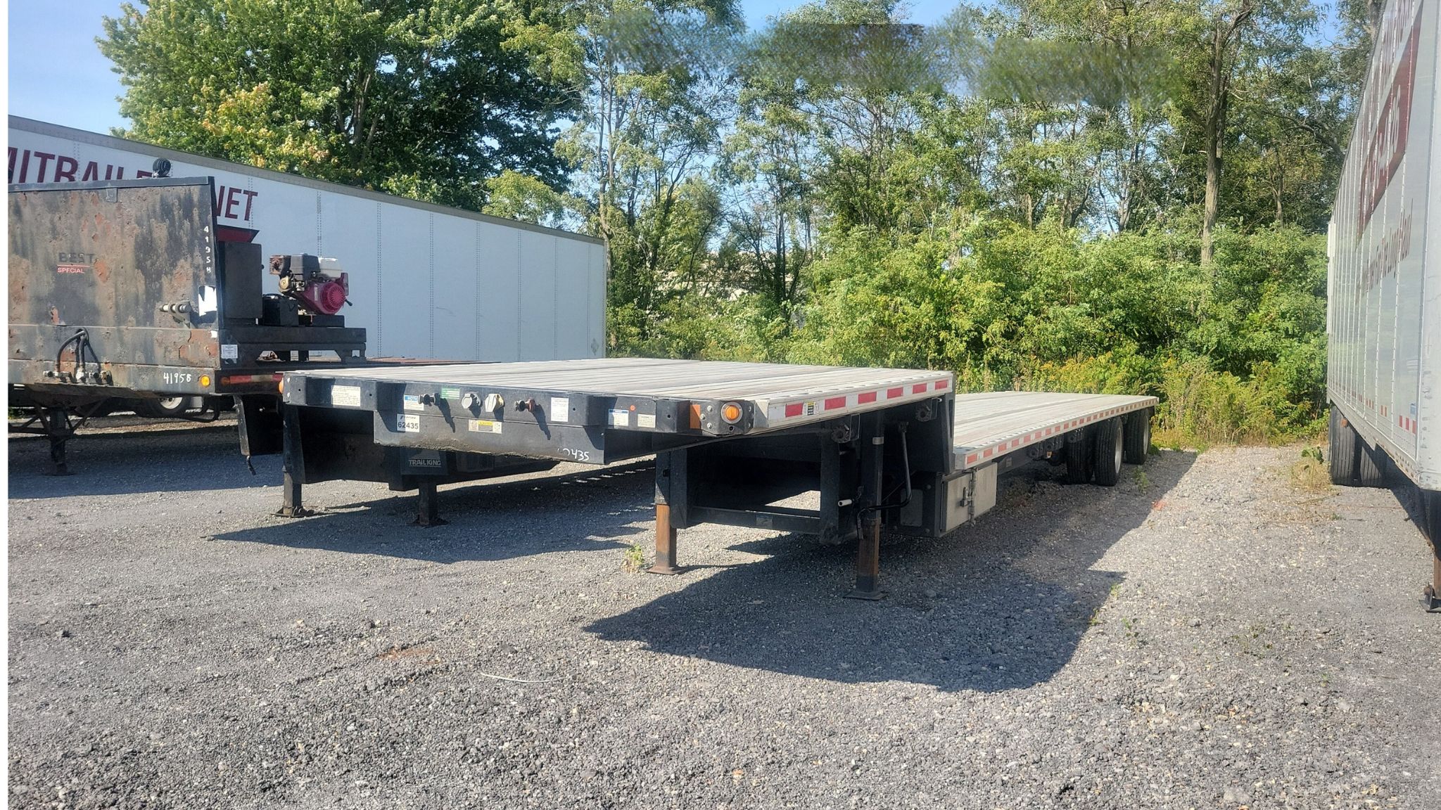 Discover Our Used Trailer Inventory at ILoca Services! ILoca