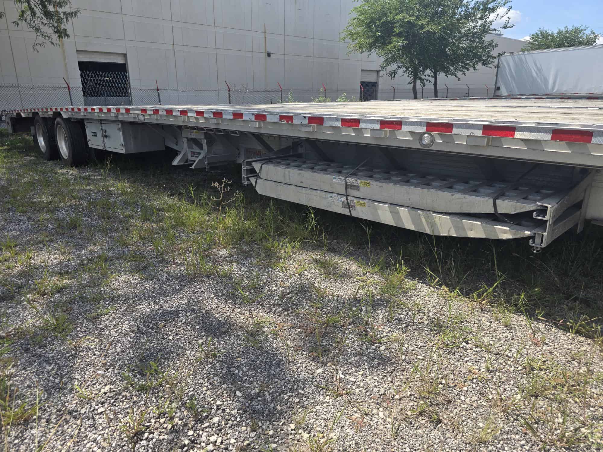 53′ Aluminum Step Deck Trailer – Ramp Package at ILoca