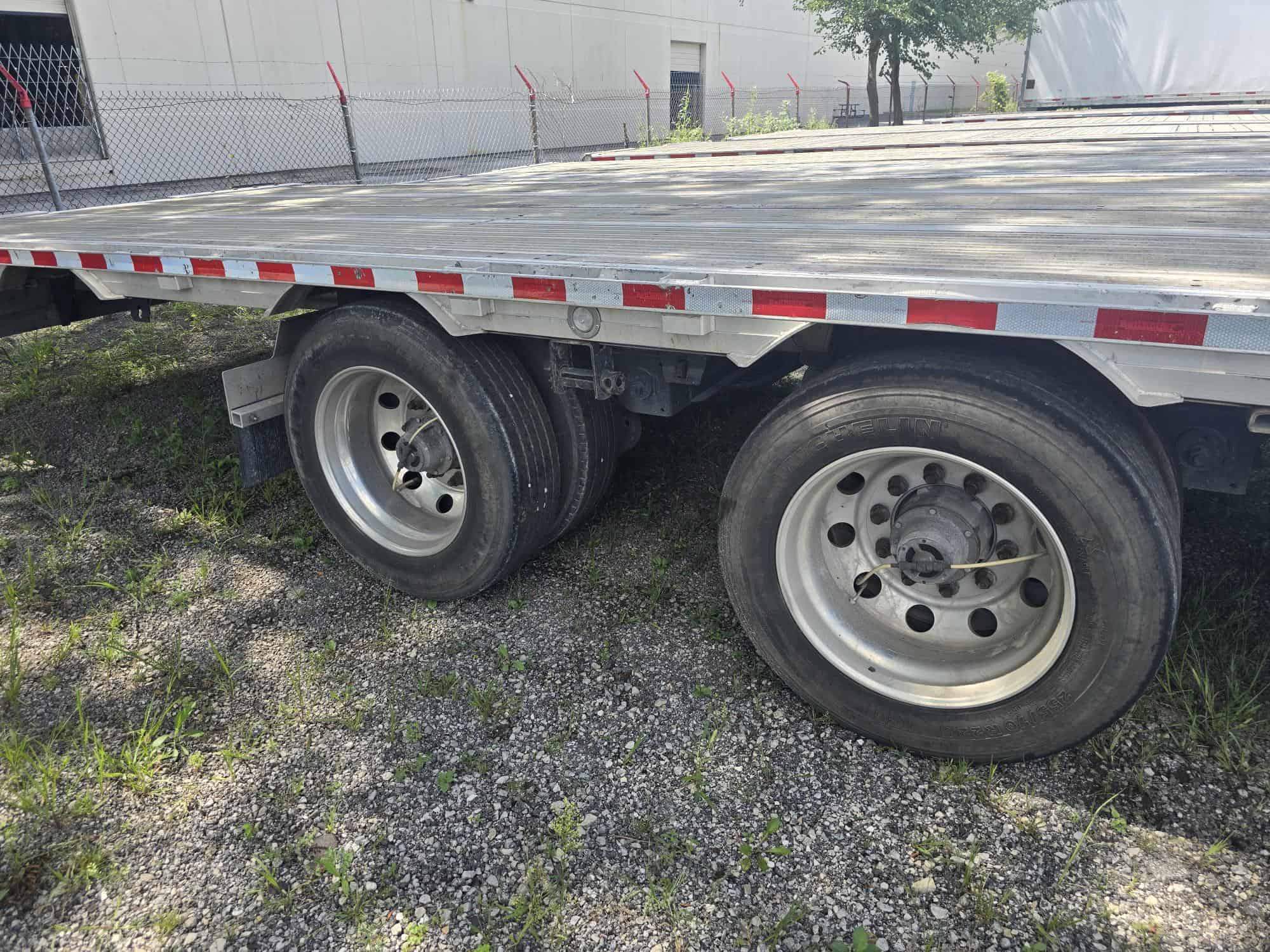 53′ Aluminum Step Deck Trailer – Ramp Package at ILoca